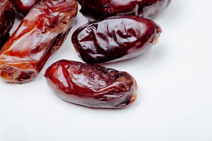 تصویر 2 از خرما مضافتی امتیاز با طعم غنی و شیره طبیعی بر جسته